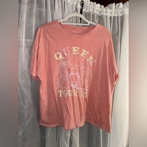 American Eagle, pink queen T-shirt